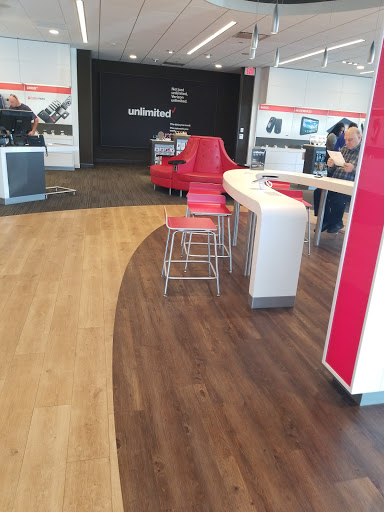 Cell Phone Store «Verizon», reviews and photos, 3159 S Rochester Rd, Rochester Hills, MI 48307, USA