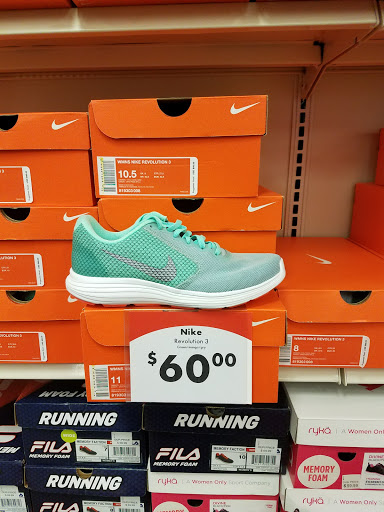 Shoe Store «Shoe Carnival», reviews and photos, 3271 Marketplace Dr, Council Bluffs, IA 51501, USA