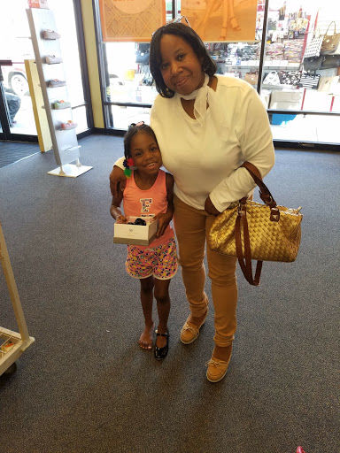 Shoe Store «Payless Shoe Source», reviews and photos, 1604 Chestnut St, Philadelphia, PA 19103, USA