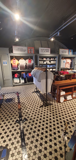 Clothing Store «Hollister Co.», reviews and photos, 12580 N Main St, Rancho Cucamonga, CA 91739, USA