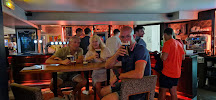 Atmosphère du Restaurant The Long Hop Pub Paris - Sports Bar & Afterwork - n°17