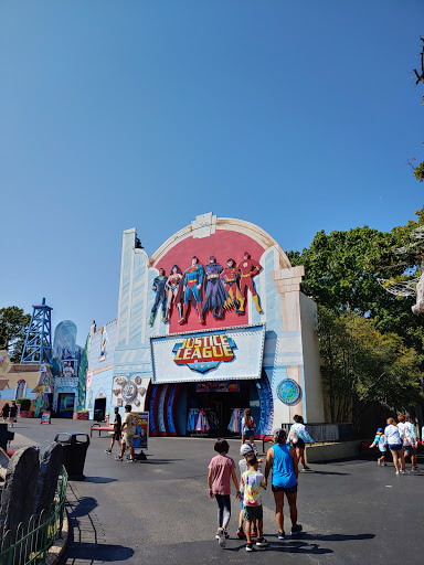 Shopping Mall «Looney Tunes Mall - Six Flags Over Texas», reviews and photos, 2201 E Road to Six Flags St, Arlington, TX 76011, USA