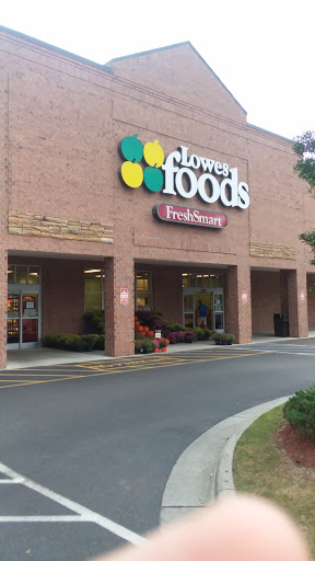 Grocery Store «Lowes Foods on Pine Grove Drive», reviews and photos, 805 Pine Grove Dr, Wilmington, NC 28403, USA