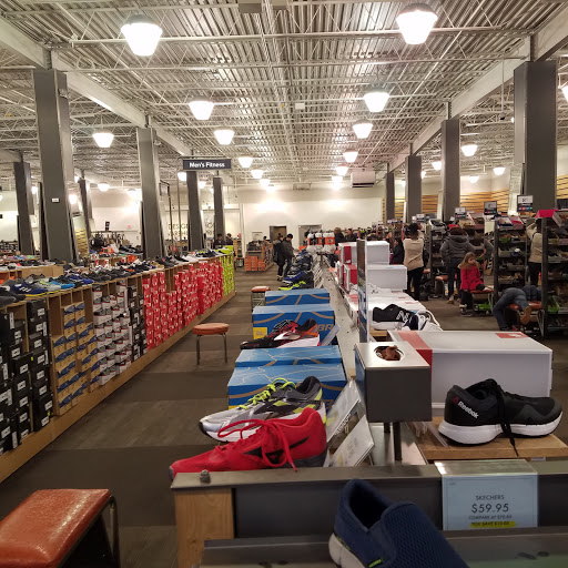 Shoe Store «DSW Designer Shoe Warehouse», reviews and photos, 357 Old Country Rd, Carle Place, NY 11514, USA