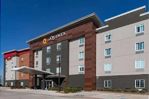 La Quinta Inn & Suites by Wyndham Ardmore image