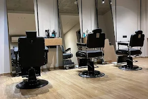 Man’s World Barber shop image