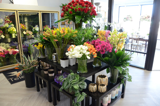 Florist «Royal Petals», reviews and photos, 188 E Wend St, Lemont, IL 60439, USA