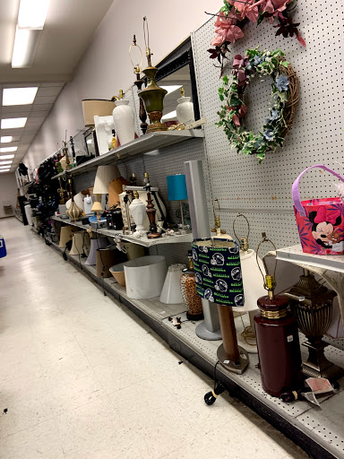Thrift Store «72nd Street Goodwill», reviews and photos, 1415 E 72nd St, Tacoma, WA 98404, USA
