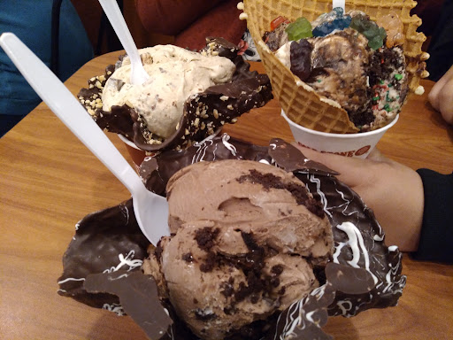 Ice Cream Shop «Cold Stone Creamery», reviews and photos, 4128 S Mooney Blvd, Visalia, CA 93277, USA