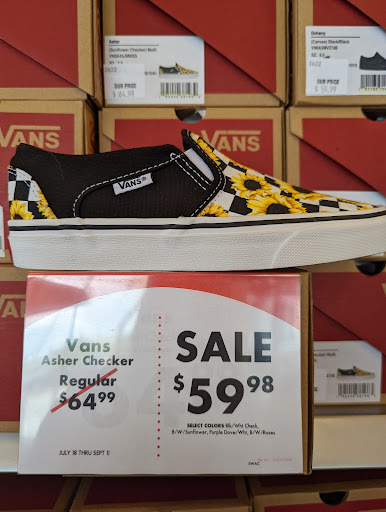 Shoe Store «Shoe Carnival», reviews and photos, 3867 Mexico Rd, St Charles, MO 63303, USA