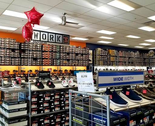 Shoe Store «SKECHERS Factory Outlet», reviews and photos, 3030 E 9th St, Oakland, CA 94601, USA