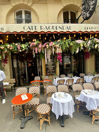 Atmosphère du Restaurant français Café Brasserie Ragueneau à Paris - n°5