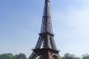 Sculpture of The Eiffel Tower image