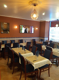 Atmosphère du Restaurant servant du couscous Café Bar Restaurant Le Tigzirt à Alfortville - n°1