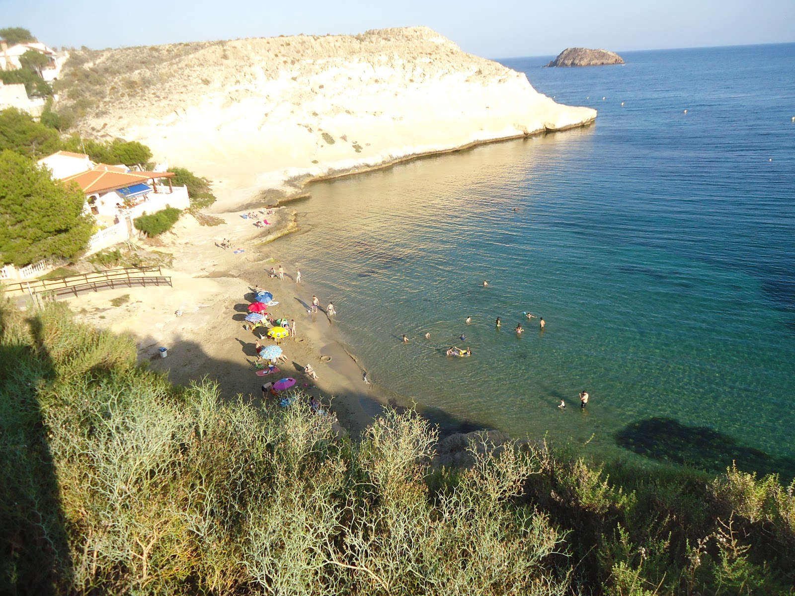 Foto de Cala del Invencible com muito limpo nível de limpeza