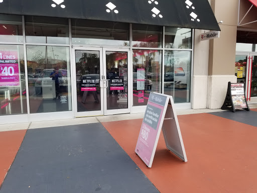 Cell Phone Store «T-Mobile», reviews and photos, 1337 E Vine St, Kissimmee, FL 34744, USA