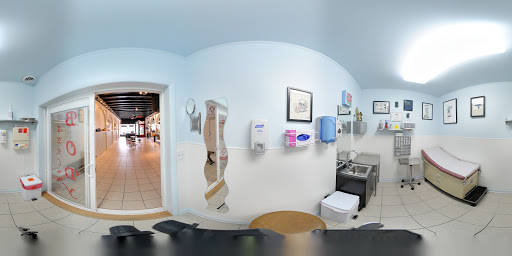 Tattoo Shop «Royal Flesh Tattoo and Piercing», reviews and photos, 4005 N Broadway St, Chicago, IL 60613, USA