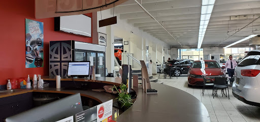 Car Dealer «World Car Kia South», reviews and photos, 7915 Interstate 35 Access Rd, San Antonio, TX 78224, USA