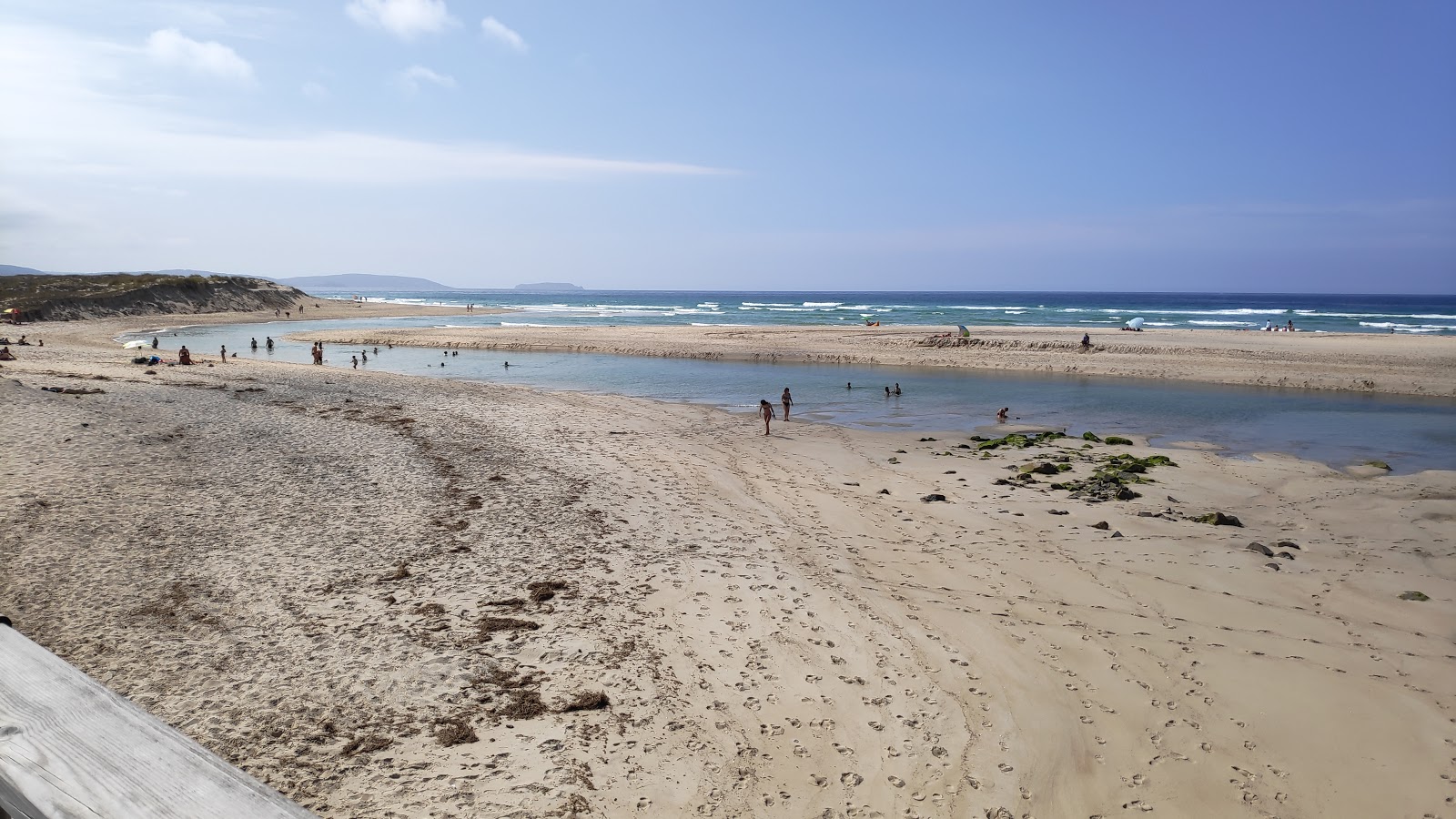 Fotografie cu Praia de Baldaio cu o suprafață de nisip alb