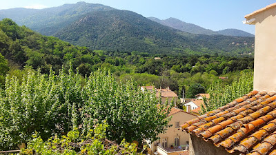 Laroque-des-Alberes holiday home with terrace in charming village, close to beaches and mountain à Laroque-des-Albères