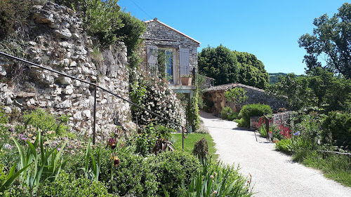 Le Jardin aux Abeilles : meublé de tourisme 4* en Drôme Provençale, gite avec pisicne. à Marsanne