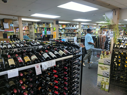 Beer Store «Our Market - Beer Wine Liqour Grocery Delivery Beverage Catering Cigars», reviews and photos, 1 E Chop Dr, Vineyard Haven, MA 02568, USA