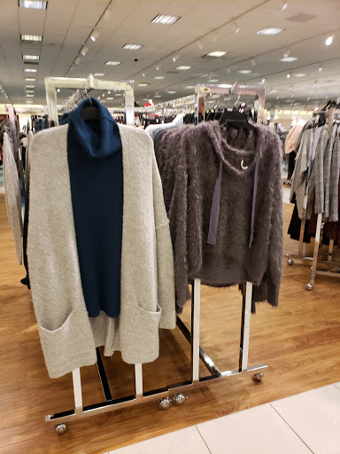 Department Store «Von Maur», reviews and photos, 115 Iowa River Landing Pl, Coralville, IA 52241, USA