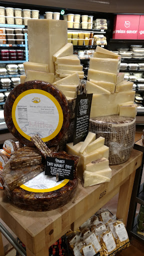 Gourmet Grocery Store «Metropolitan Market», reviews and photos, 2320 42nd Ave SW, Seattle, WA 98116, USA