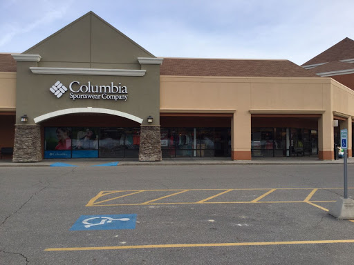 Sportswear Store «Columbia Sportswear Outlet Store at Prime Outlets in Birch Run», reviews and photos, 12150 S Beyer Rd F-233, Birch Run, MI 48415, USA