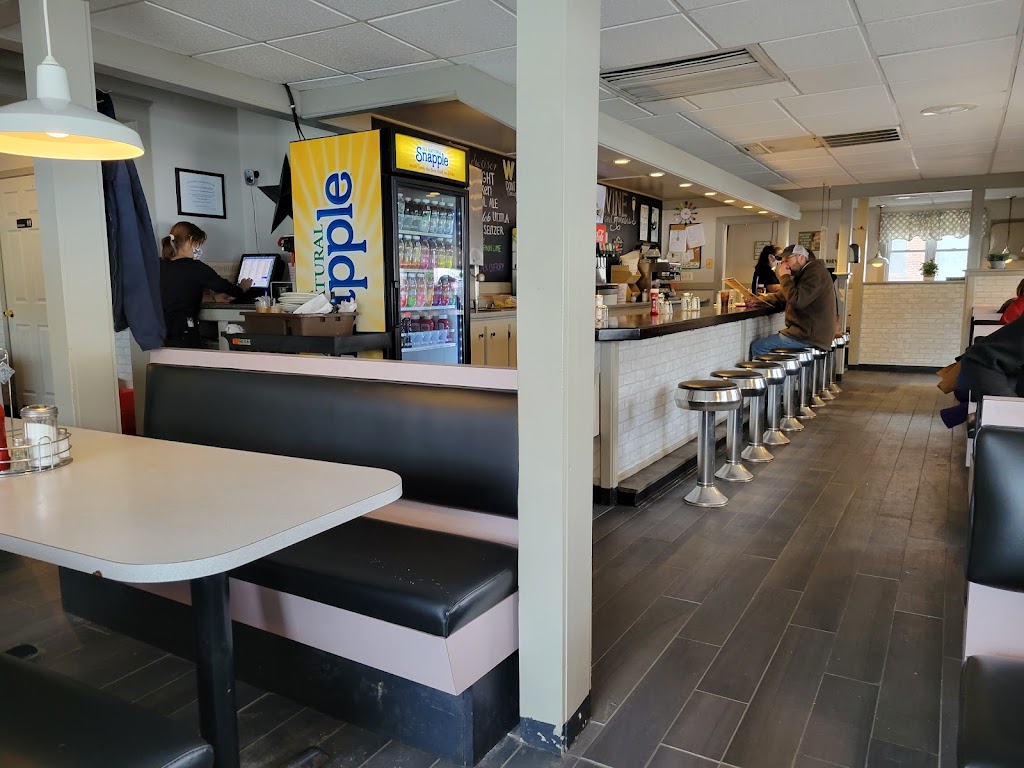 L.B.'s Family Restaurant 06255