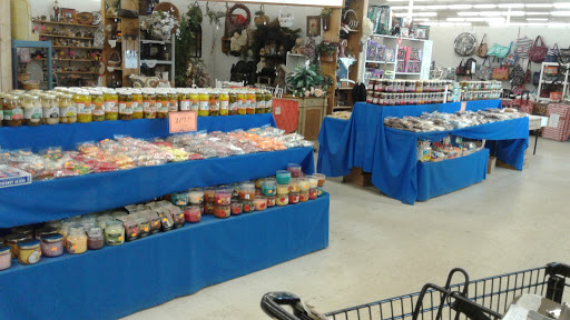 Flea Market «Traderbakers Flea Market», reviews and photos, 2080 Burton Ln, Martinsville, IN 46151, USA