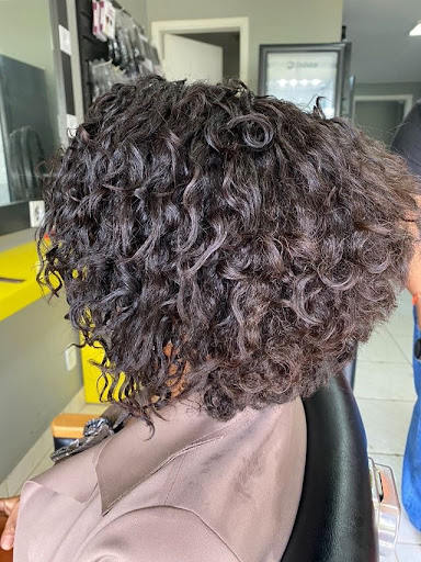 Logo da empresa - C. Curls - Cachos e Terapia Capilar