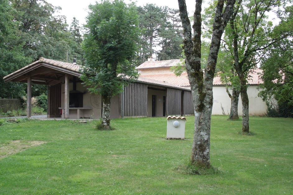 Camping municipal du Parc à Lezay (Deux-Sèvres 79)