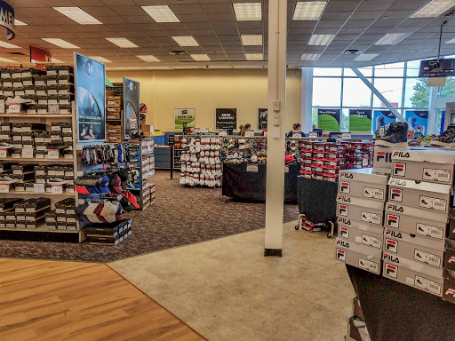 Shoe Store «Shoe Carnival», reviews and photos, 2706 Plainfield Rd, Joliet, IL 60435, USA