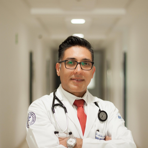 Neumólogo e Intensivista Dr. Victor Manuel Mendoza Romero