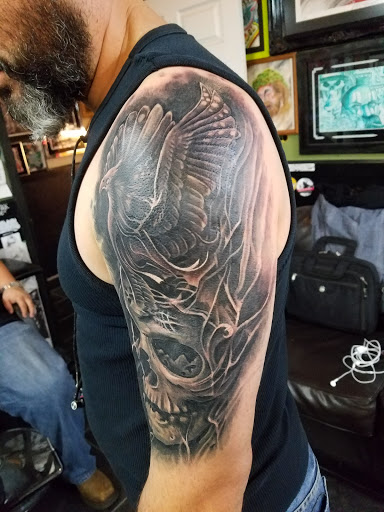 Explore cute bee tattoo ideas, creative tattoo ideas in Albuquerque, available at Por Vida Tattoo