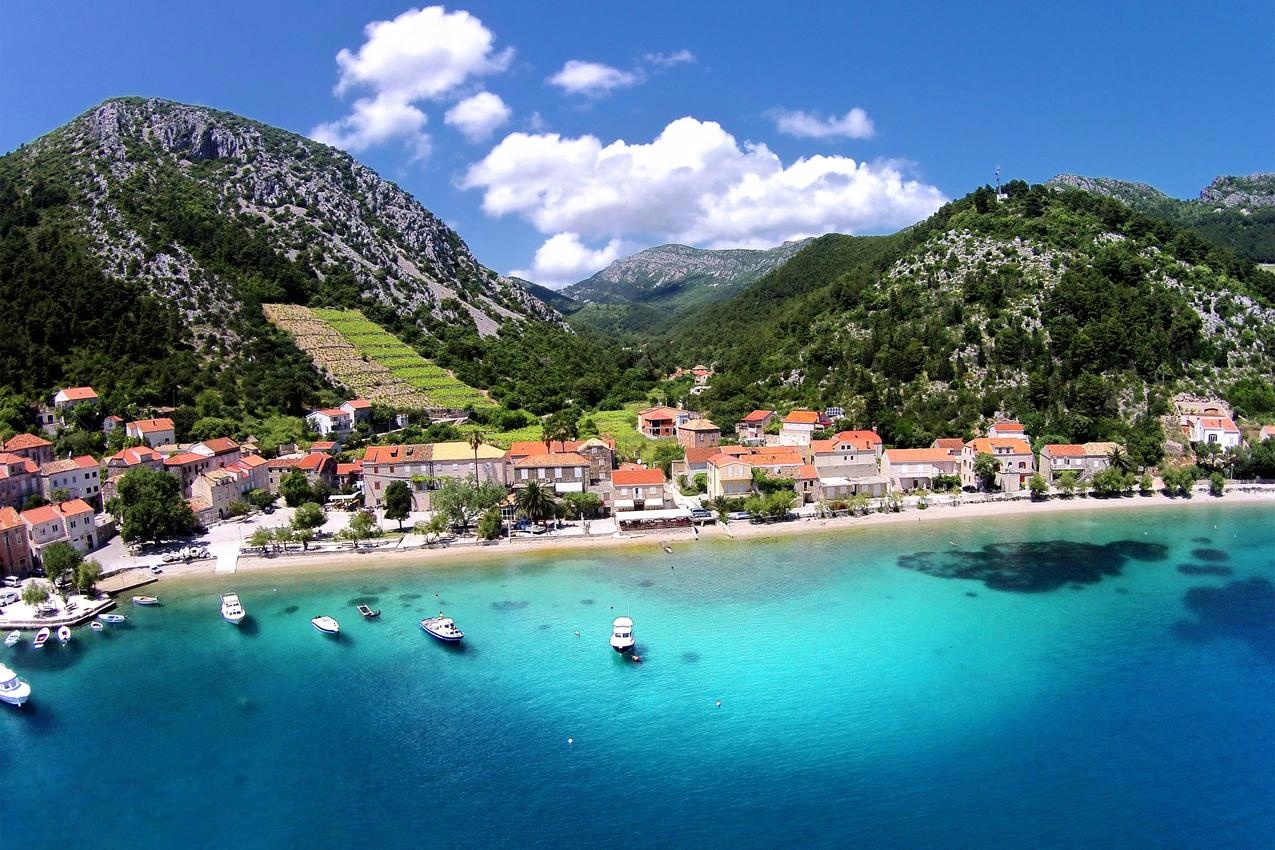 Fotografie cu Trstenik beach cu golful spațios
