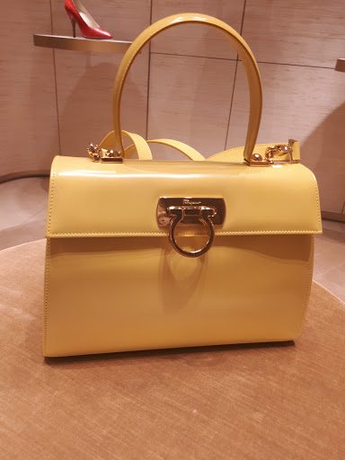 Salvatore Ferragamo Milan Via Montenapoleone Store (Women)