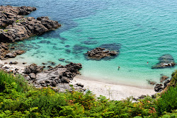 Praia Corveiro'in fotoğrafı küçük koy ile birlikte