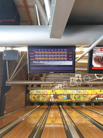 Bowling arcade pizza billard
