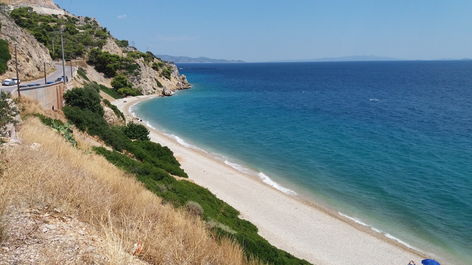 Kakias beach'in fotoğrafı hafif ince çakıl taş yüzey ile