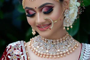 Makeup by zoya image