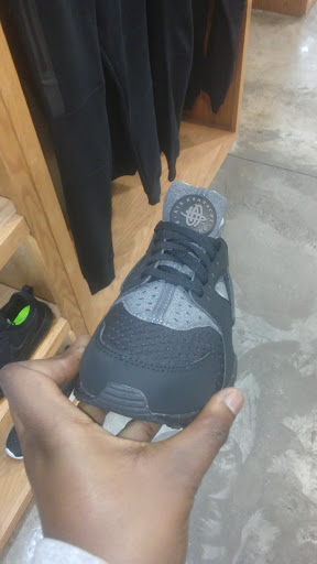 Shoe Store «Shiekh Shoes», reviews and photos, 1900 N Long Beach Blvd, Compton, CA 90221, USA