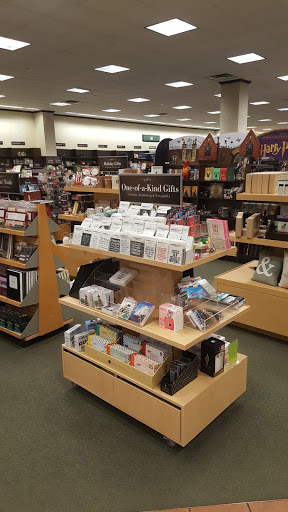 Book Store «Barnes & Noble Booksellers», reviews and photos, 118 E Broadway #238, Bloomington, MN 55425, USA