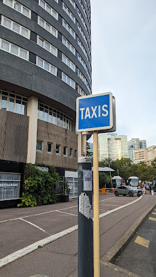 Station de taxi à Courbevoie