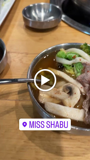 House broth and spicy seafood