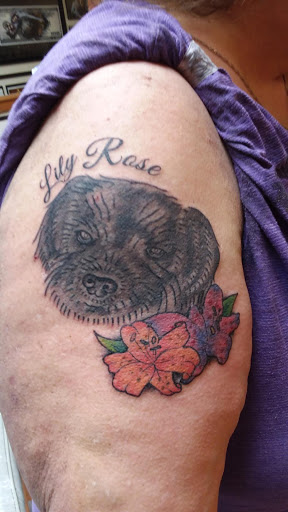 Tattoo Shop «Drop of Ink Tattoo», reviews and photos, 208 E King St # 2, Shippensburg, PA 17257, USA