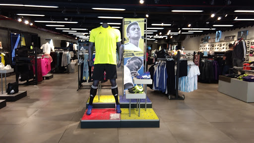 adidas Store Maxi Mall Deportivo