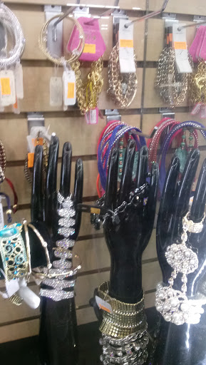 Beauty Supply Store «Sistar Beauty», reviews and photos, 8900 S Lafayette Ave, Chicago, IL 60620, USA