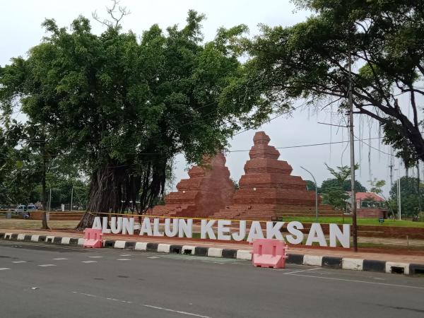 Taman Kota di Kota Cirebon: Menikmati Keindahan Alun-Alun Kejaksan dan Banyak Tempat Menarik Lainnya
